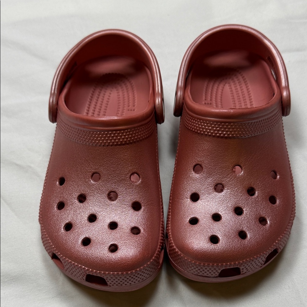 CROCS Women's Sandals in Deep Burgundy women’s6 men4, kids coral/metallic pink